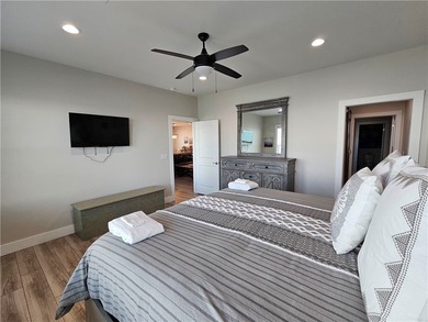 Welcome to 122 Ridge Harbor, where quality and luxury meet the - photo 24