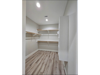 Welcome to 122 Ridge Harbor, where quality and luxury meet the - photo 26