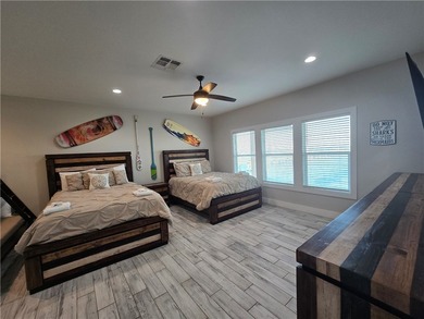 Welcome to 122 Ridge Harbor, where quality and luxury meet the - photo 32