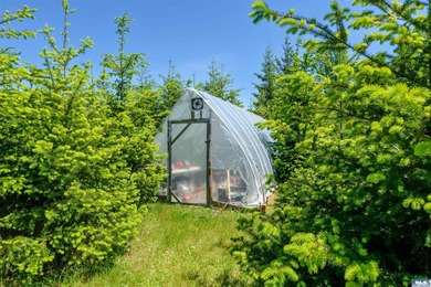 This unbelievable property presents a once-in-a-lifetime - photo 47