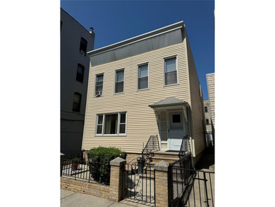 East River Townhome/Townhouse Sale Pending in Astoria New York