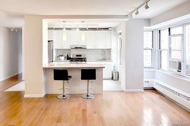 Large/mint condition one bedroom with open views toward the - photo 3