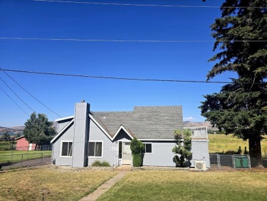 Lake Home For Sale in Klamath Falls, Oregon
