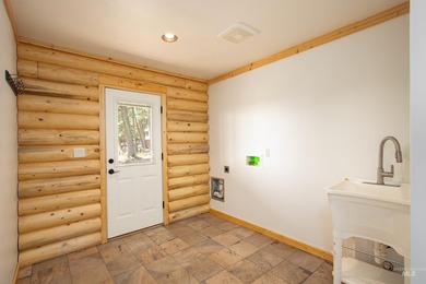 Experience elevated mountain living in this private, year-round - photo 18