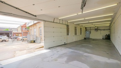 The property includes a spacious building, featuring both - photo 2