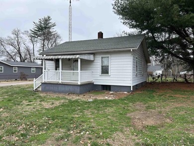 Mirror Lake Home Sale Pending in Vincennes Indiana