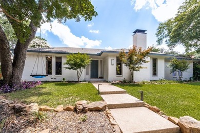 Steps from Prairie Creek, this beautifully renovated 4-bed - photo 2