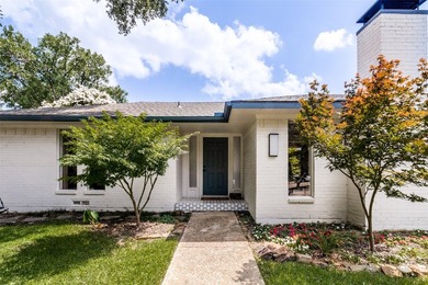 Steps from Prairie Creek, this beautifully renovated 4-bed - photo 3