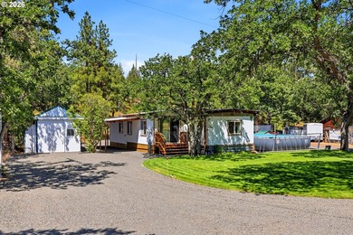 Welcome to this clean, move-in ready Pine Grove waterfront home - photo 2