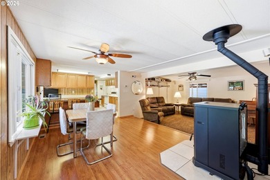 Welcome to this clean, move-in ready Pine Grove waterfront home - photo 6