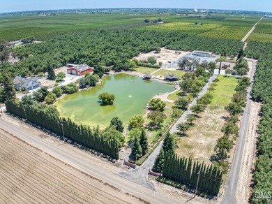 Discover an extraordinary 30-acre estate in the heart of - photo 1