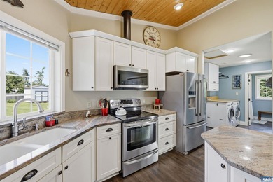 Immaculate and move-in ready, this stunning single-story home - photo 30