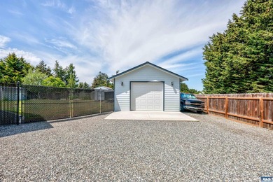 Immaculate and move-in ready, this stunning single-story home - photo 43