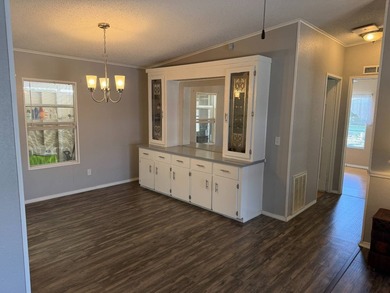 1525 Sq Ft. 3 Bed / 2 Bath on a Huge Corner Lot - Bargain of the - photo 11