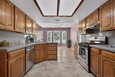 Spacious 4 bedroom homes on 2 + Acres Near Keystone Lake. Enjoy - photo 13