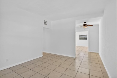 Beautifully renovated 3-bedroom, 2-bath single-family home - photo 14