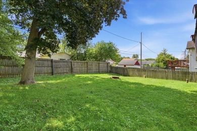 Located right over the border, this 3-bedroom 2 bath home is - photo 18