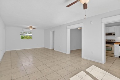 Beautifully renovated 3-bedroom, 2-bath single-family home - photo 18