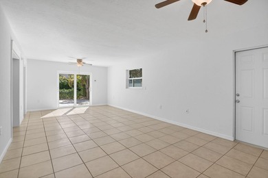 Beautifully renovated 3-bedroom, 2-bath single-family home - photo 20