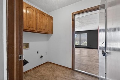 Spacious 4 bedroom homes on 2 + Acres Near Keystone Lake. Enjoy - photo 25