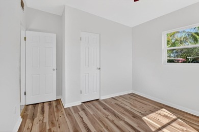Beautifully renovated 3-bedroom, 2-bath single-family home - photo 28