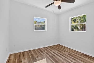 Beautifully renovated 3-bedroom, 2-bath single-family home - photo 29