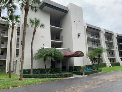 Pine Island Ridge Lakes Condo Active Under Contract in Davie Florida