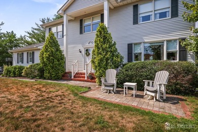 Welcome home! Center Hall Colonial in Heritage Chase with so - photo 5