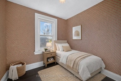 Welcome to Barrie's historic Queens Park neighbourhood. This - photo 23