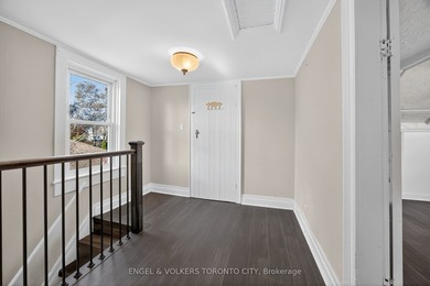 Welcome to Barrie's historic Queens Park neighbourhood. This - photo 26