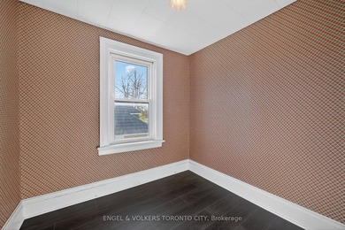 Welcome to Barrie's historic Queens Park neighbourhood. This - photo 28