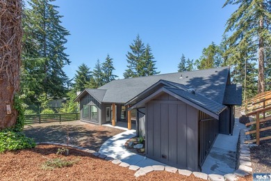 Welcome home to this beautifully designed newly constructed - photo 33
