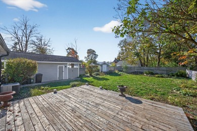 Welcome to Barrie's historic Queens Park neighbourhood. This - photo 42