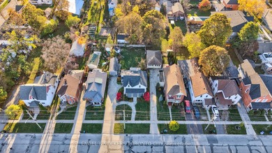 Welcome to Barrie's historic Queens Park neighbourhood. This - photo 48