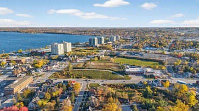 Welcome to Barrie's historic Queens Park neighbourhood. This - photo 49