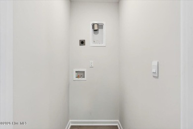 Looking for an almost new, move-in ready, fully furnished home? - photo 12