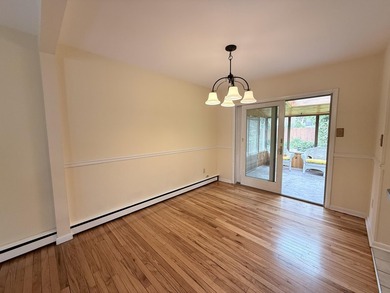 Nice split-level home located on a quiet dead-end street in the - photo 5