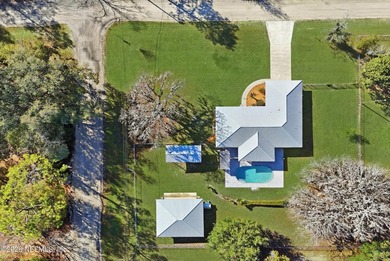 Welcome to this custom built and well loved brick pool home on a - photo 48