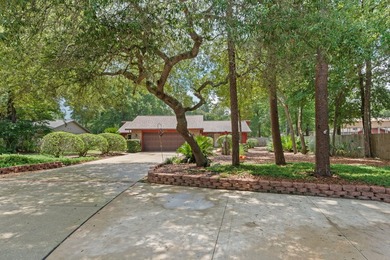 Ultimate Coastal Oasis: 4BR Home on Rare .553 Acre with Private - photo 3