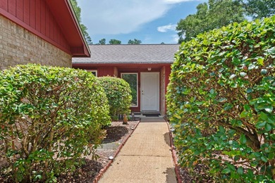 Ultimate Coastal Oasis: 4BR Home on Rare .553 Acre with Private - photo 7