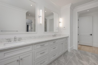 Beautifully crafted, new construction in process, lake-oriented - photo 16