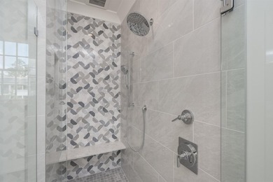 Beautifully crafted, new construction in process, lake-oriented - photo 17