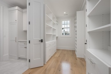 Beautifully crafted, new construction in process, lake-oriented - photo 18