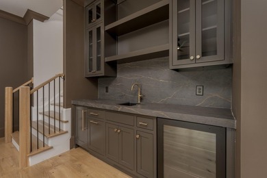 Beautifully crafted, new construction in process, lake-oriented - photo 23
