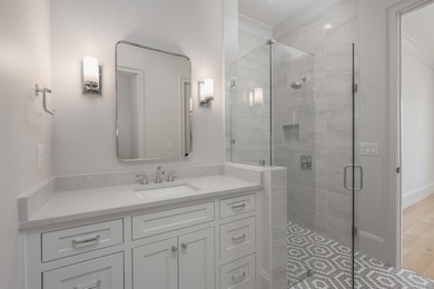 Beautifully crafted, new construction in process, lake-oriented - photo 28