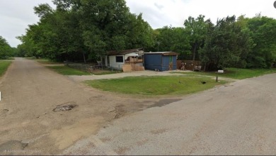 Lake Lot Sale Pending in Mabank, Texas