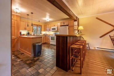 A rarely offered Lake Placid end unit condominium with 4 - photo 9