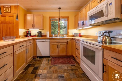 A rarely offered Lake Placid end unit condominium with 4 - photo 10