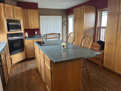Welcome to 217 Waterloo Street. Perfectly situated in a central - photo 8