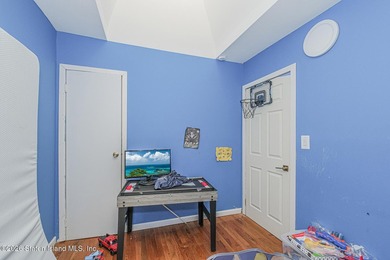 Newly Renovated 3-Bedroom Townhouse in the Heart of Mariners - photo 12